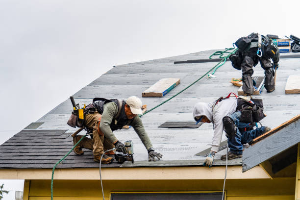 Professional Gutter Installation technician working in Quaker Hill, CT